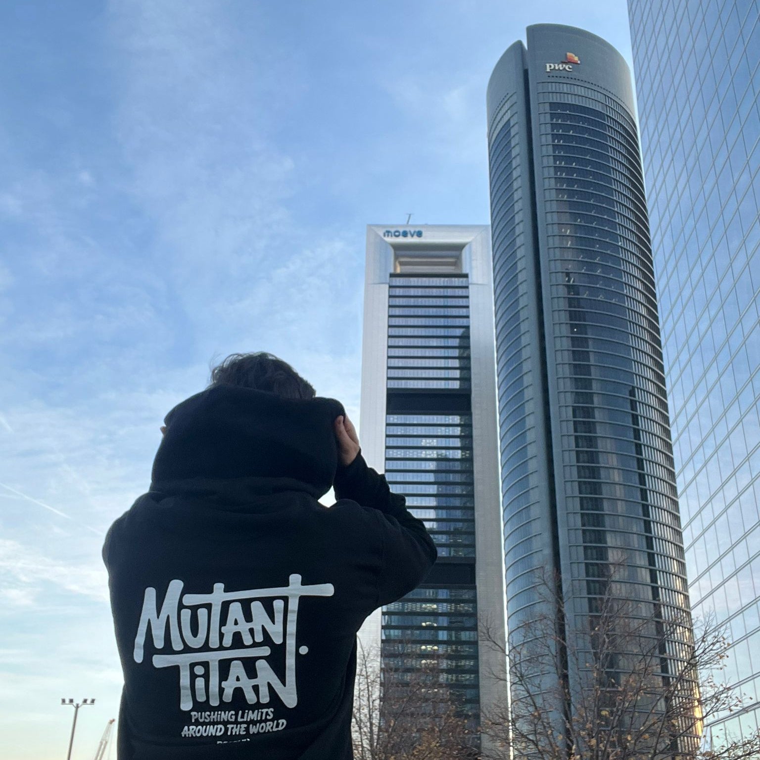 Titan-Hoodie Worldwide