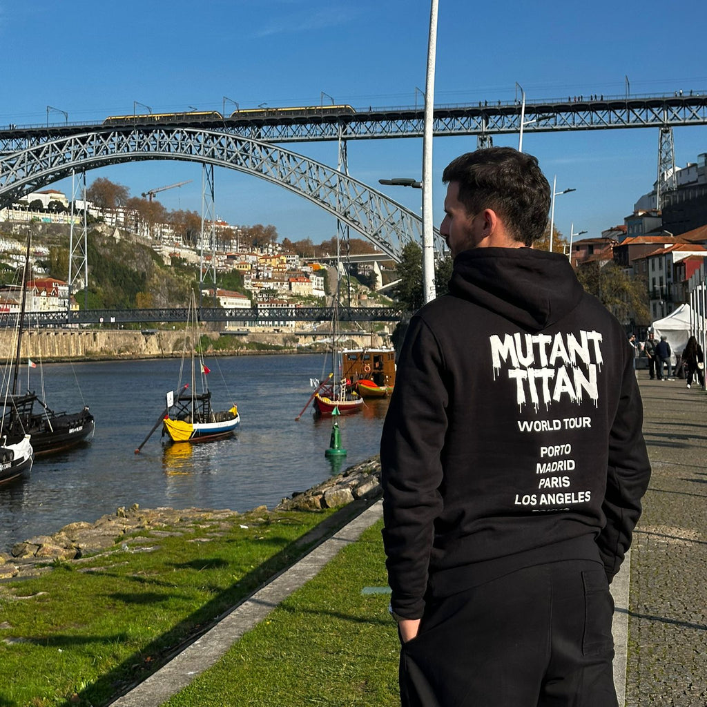 Titan-Hoodie World Tour
