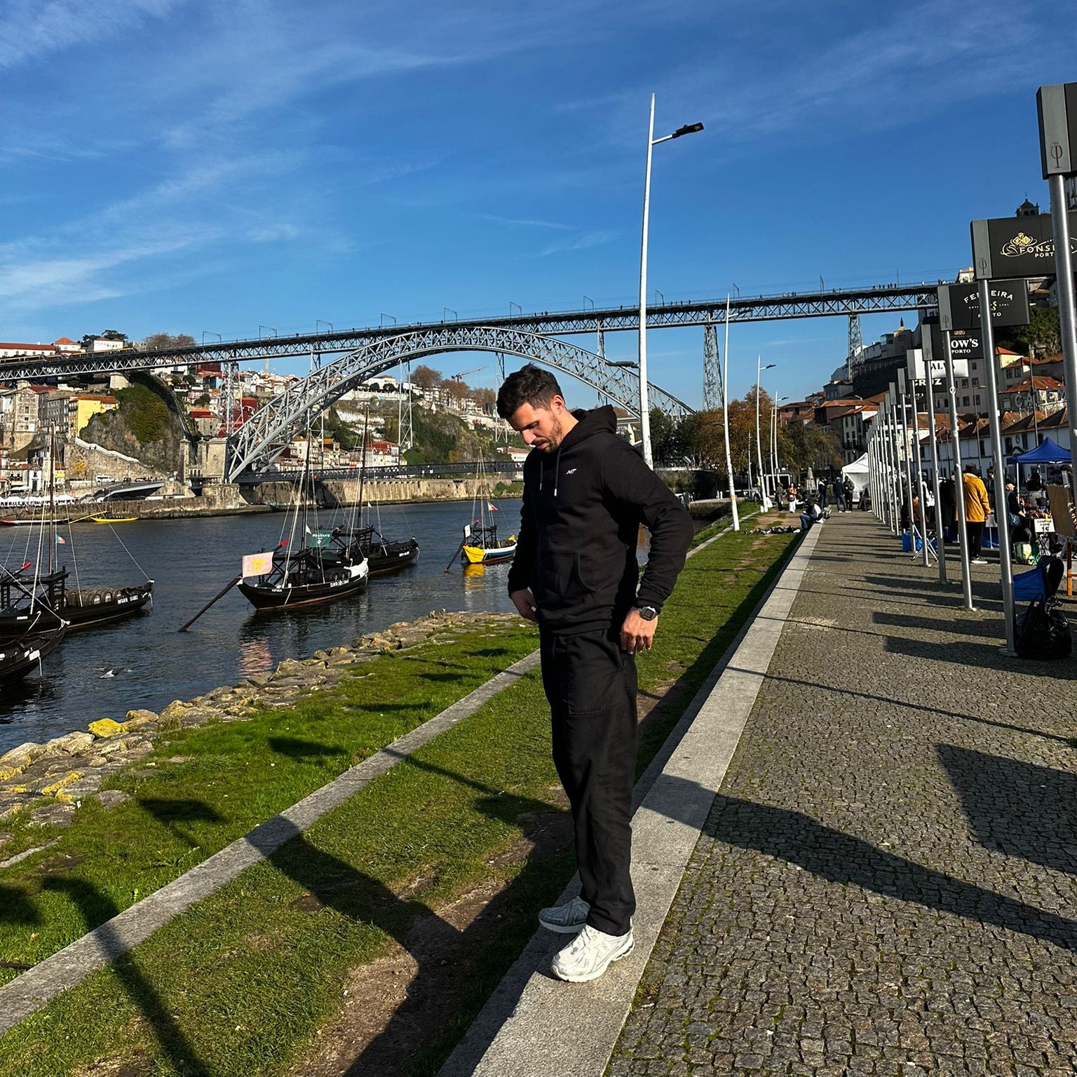 Titan-Hoodie World Tour