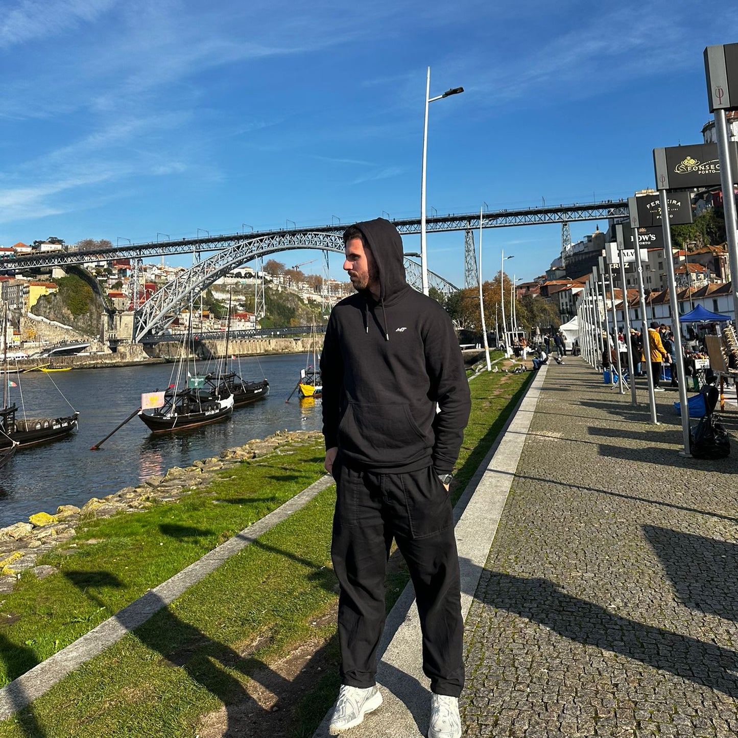 Titan-Hoodie World Tour