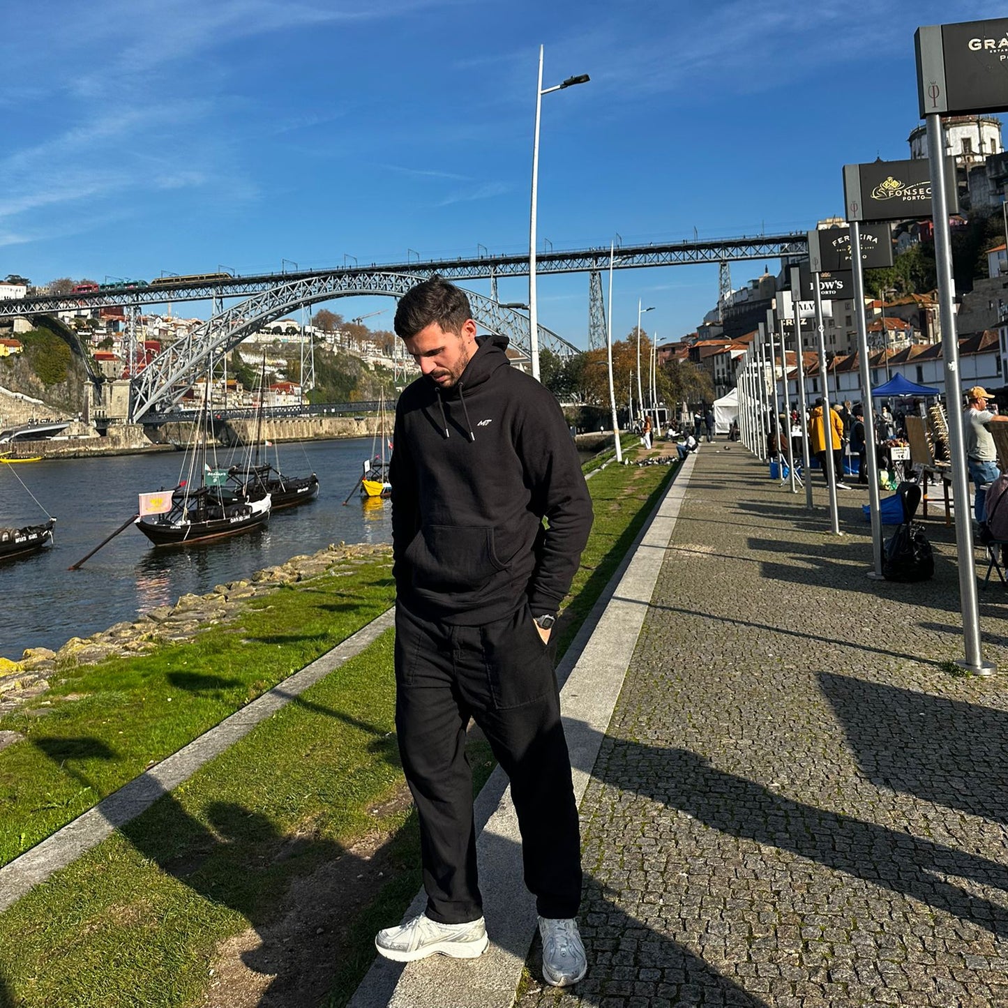 Titan-Hoodie World Tour